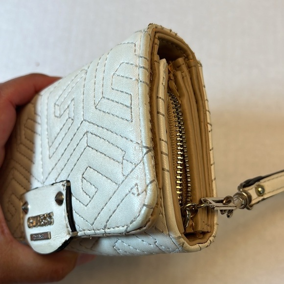 GUESS QUILTED WHITE WALLET - Picture 16 of 16